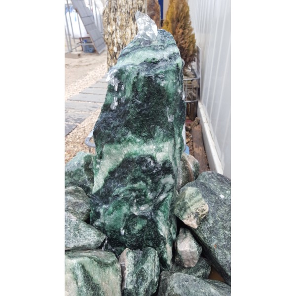 Monolīts – strūklaka Green, kvarcīta, ~50–60 cm, gab. (Kauņā)